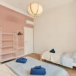 La Casa Accanto * לה ספציה