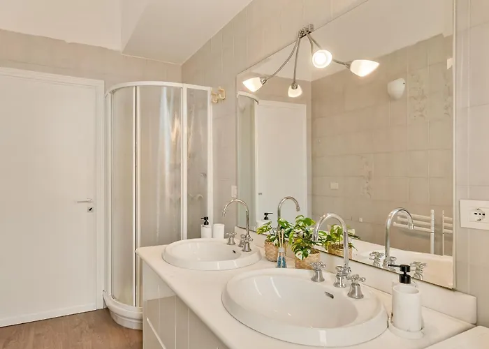 La Casa Accanto Специя